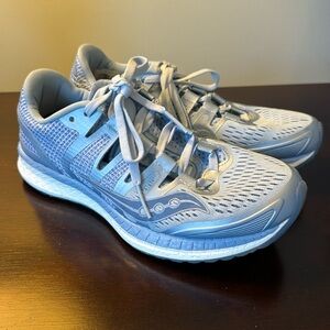 Saucony women’s Ride Everun Sneakers Shoes Size 6 blue Like new worn once